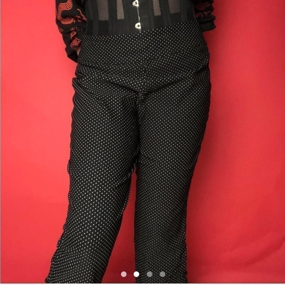 Casual polka dot capris  🖤🤍​​​​​​​​​​​​​​​​​​​​​​​ - Picture 2 of 4